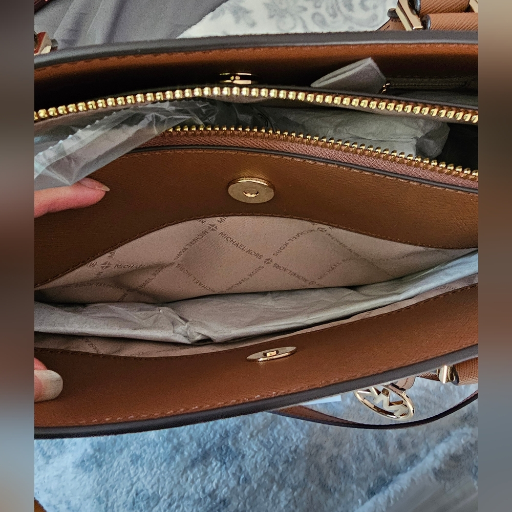 NWOT MICHAEL KORS LYNN LOGO MONOGRAM LARGE SATCHEL - Picture 5 of 10